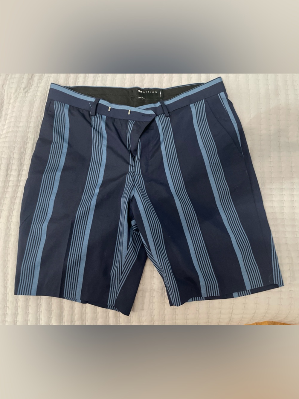 ASOS Design Men’s Navy Blue Striped Shorts W34